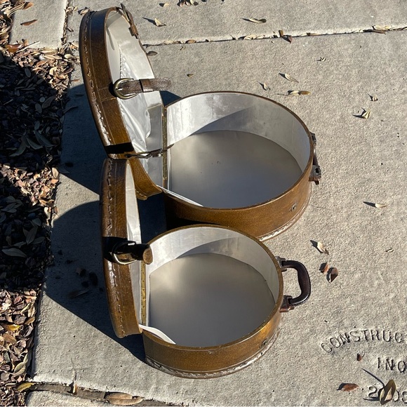 Chateau Edgewater Vintage Decorative Hat Boxes - Picture 5 of 7